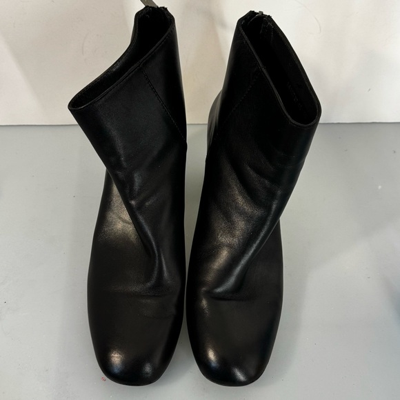 Stuart Weitzman Bacari Bootie BLOCK HEEL BLACK LEATHER 1OM INSTYLE - Picture 2 of 13